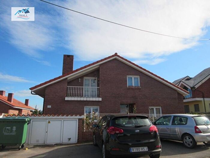 Casa en venta en Santa María de Cayón, Cantabria de 5 habitaciones