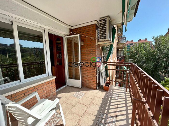 Casas en venta y pisos alquiler - 1