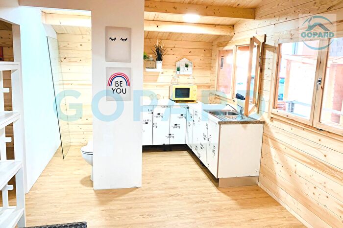 Casas en venta y pisos alquiler - 1