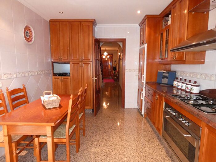 Casas en venta y pisos alquiler - 3