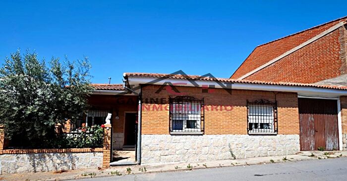 Casas en venta y pisos alquiler - 3