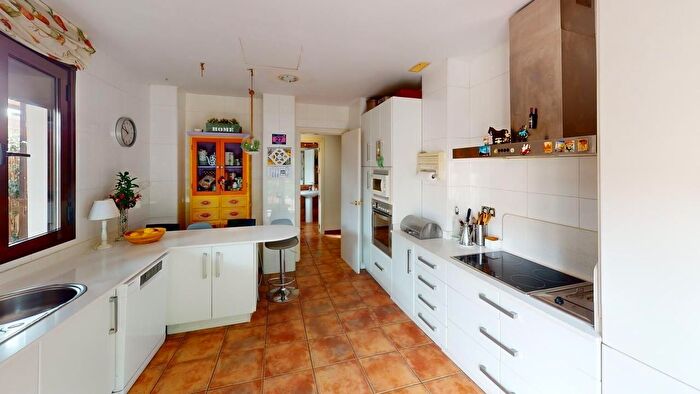 Casas en venta y pisos alquiler - 3