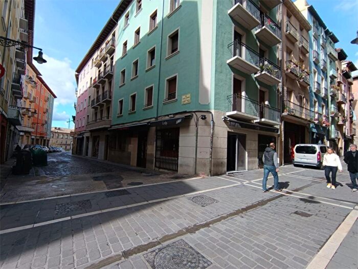 Casas en venta y pisos alquiler - 1