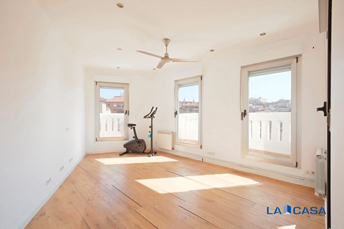 Casas en venta y pisos alquiler - 3
