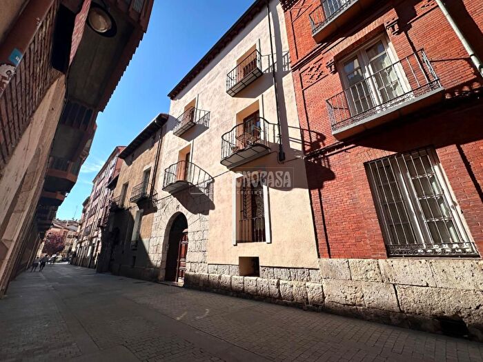 Casas en venta y pisos alquiler - 1