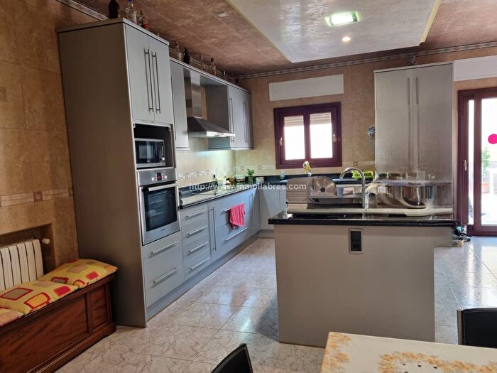 Casas en venta y pisos alquiler - 3