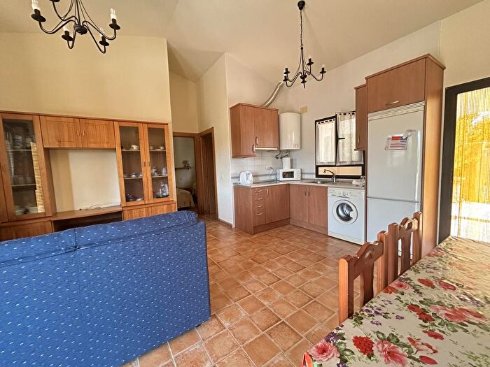 Casas en venta y pisos alquiler - 3
