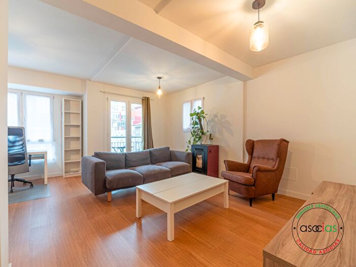 Casas en venta y pisos alquiler - 1
