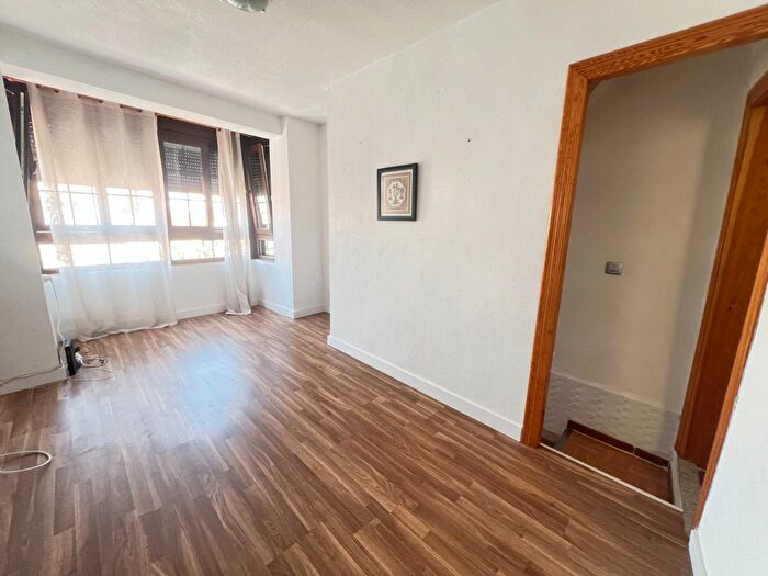 Casas en venta y pisos alquiler - 2
