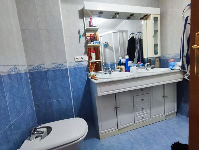 Casas en venta y pisos alquiler - 3