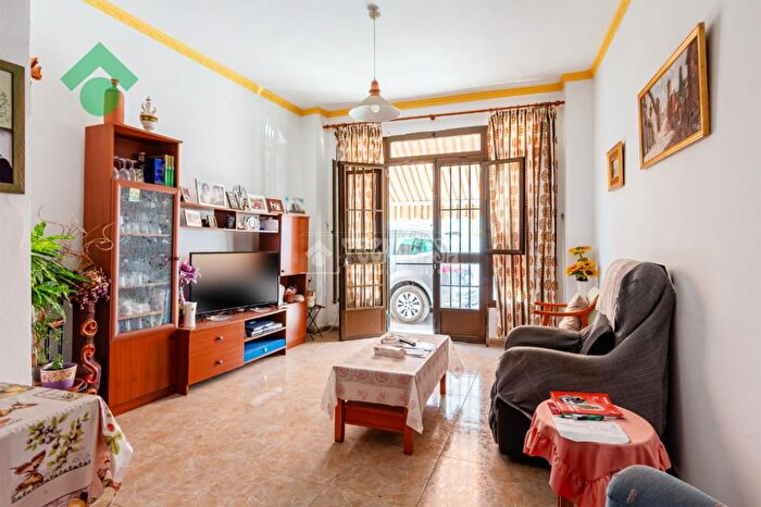 Casas en venta y pisos alquiler - 1