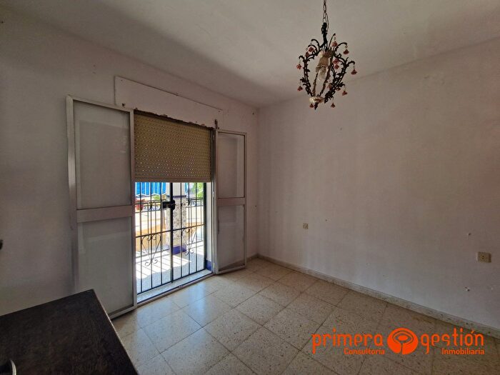 Casas en venta y pisos alquiler - 3