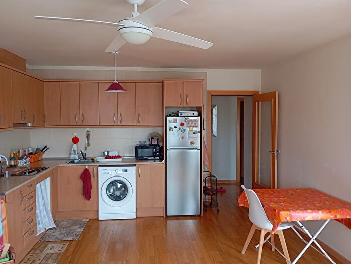 Casas en venta y pisos alquiler - 1