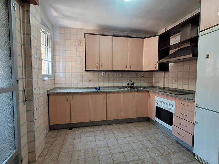 Casas en venta y pisos alquiler - 3