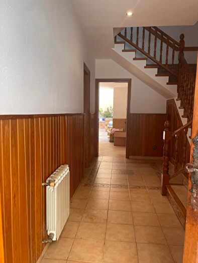 Casas en venta y pisos alquiler - 3