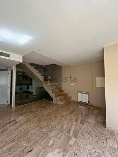 Casas en venta y pisos alquiler - 3
