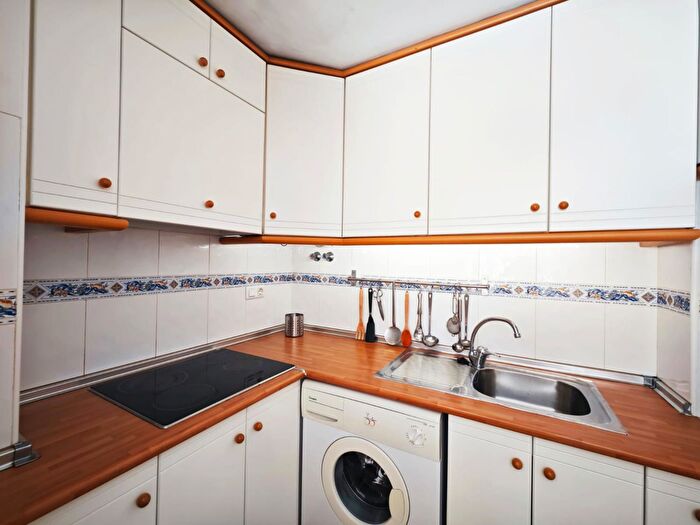 Casas en venta y pisos alquiler - 3