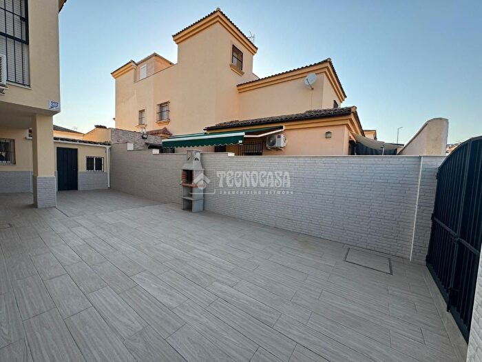 Casa en alquiler en Alcalá del Río, Sevilla de 3 habitaciones
