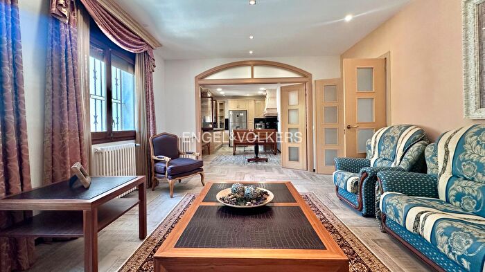 Casas en venta y pisos alquiler - 1