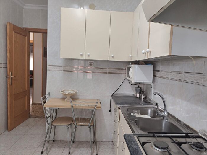Casas en venta y pisos alquiler - 3