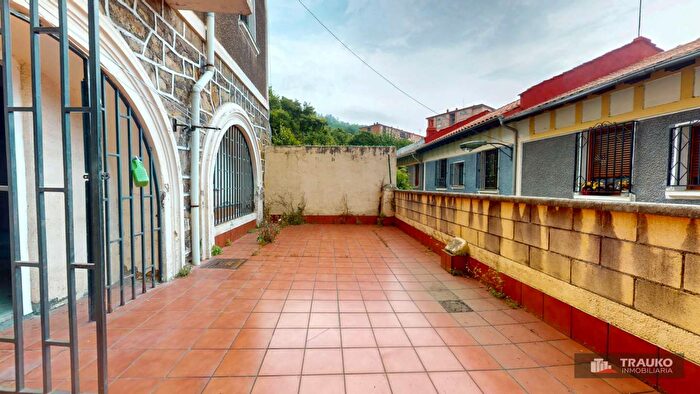 Casas en venta y pisos alquiler - 1