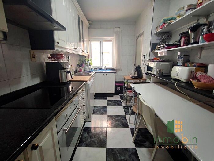 Casas en venta y pisos alquiler - 3