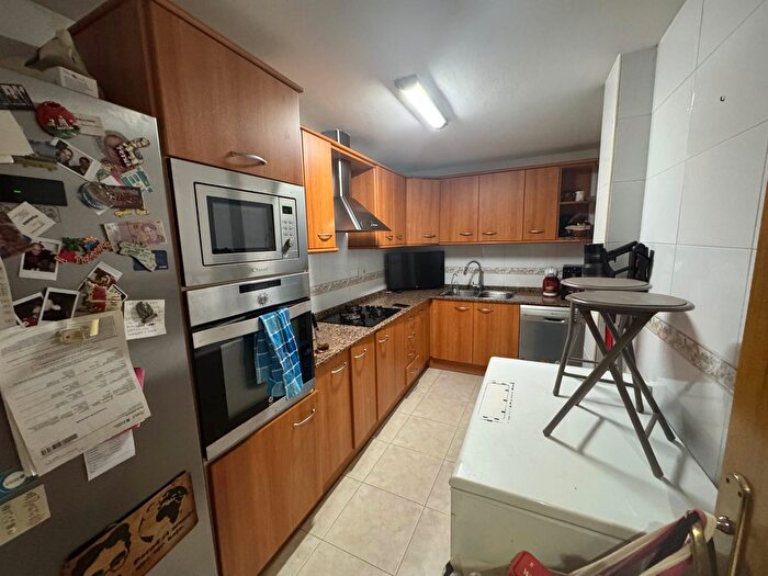Casas en venta y pisos alquiler - 3