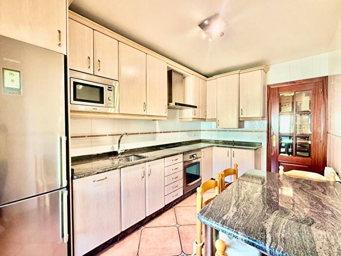 Casas en venta y pisos alquiler - 3