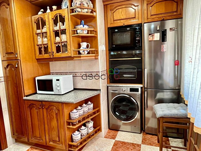 Casas en venta y pisos alquiler - 3