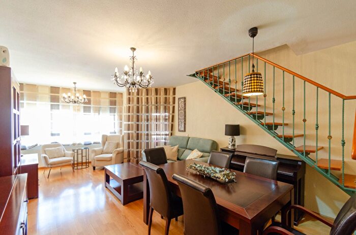Casas en venta y pisos alquiler - 1
