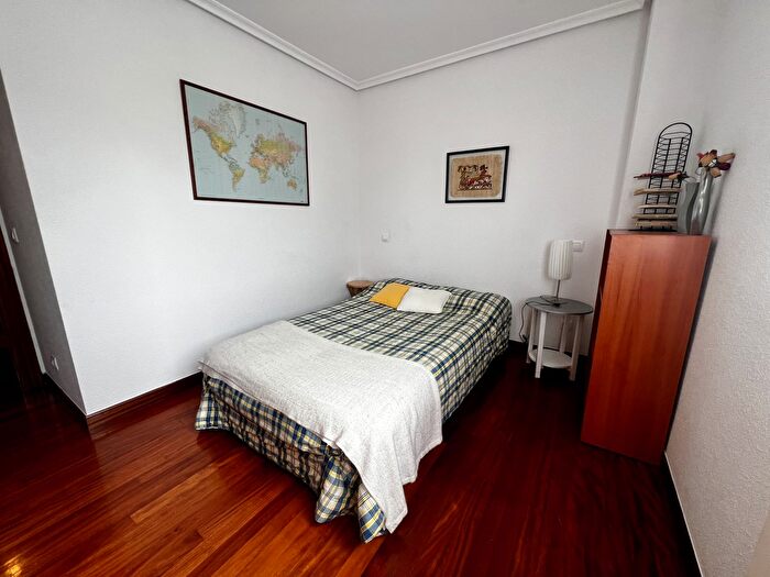 Casas en venta y pisos alquiler - 3