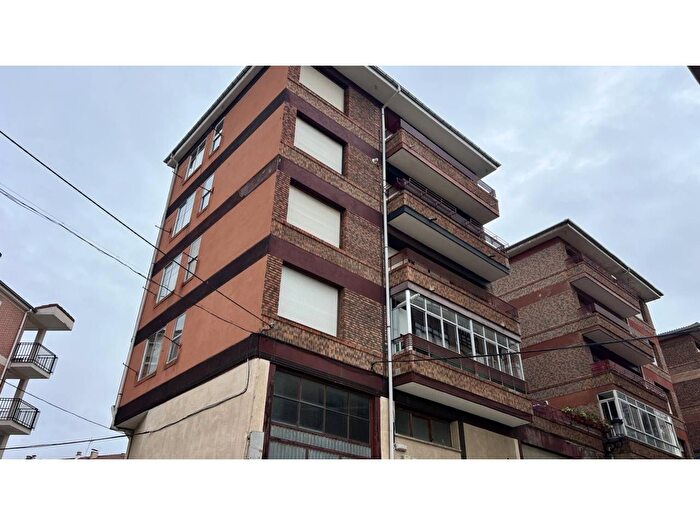 Casas en venta y pisos alquiler - 1