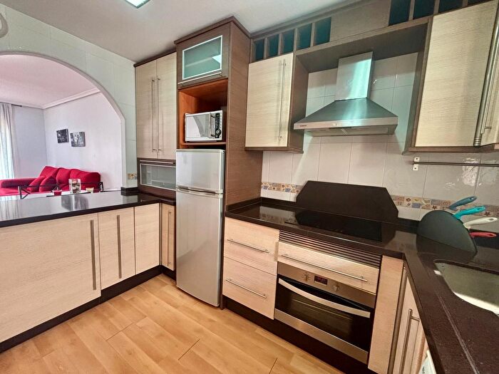 Casas en venta y pisos alquiler - 3