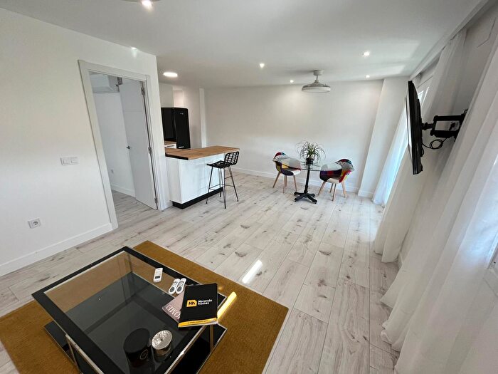 Casas en venta y pisos alquiler - 3
