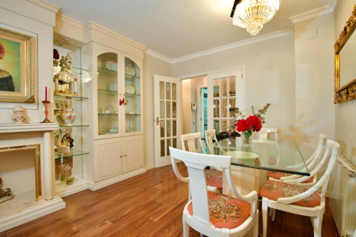 Casas en venta y pisos alquiler - 3