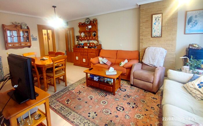 Casas en venta y pisos alquiler - 3