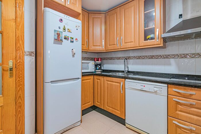 Casas en venta y pisos alquiler - 2