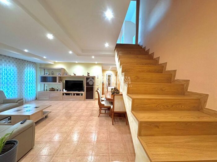 Casas en venta y pisos alquiler - 3