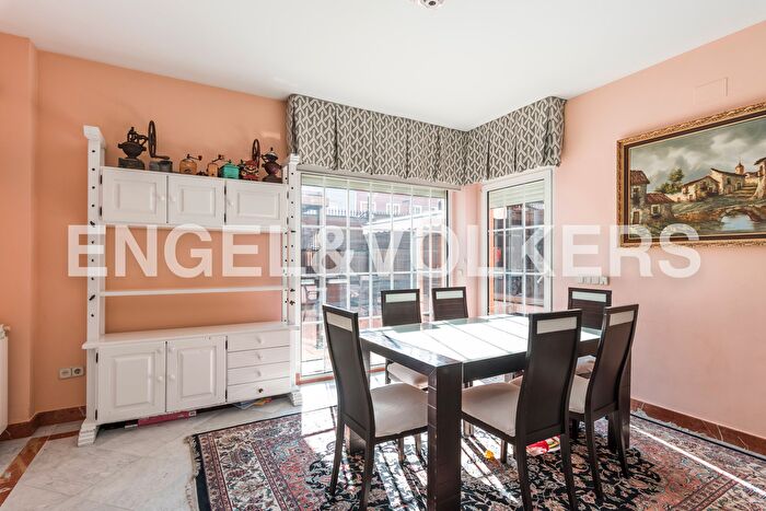Casas en venta y pisos alquiler - 3