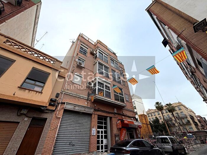 Casas en venta y pisos alquiler - 1