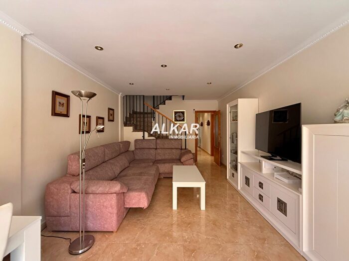 Casas en venta y pisos alquiler - 3