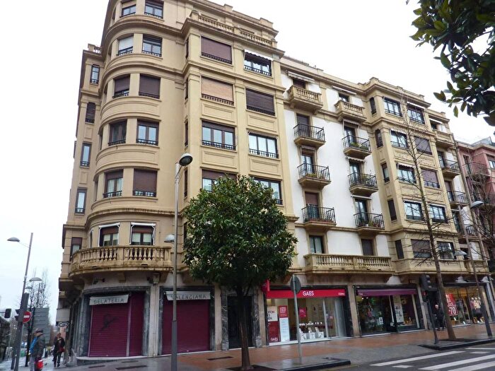 Casas en venta y pisos alquiler - 2
