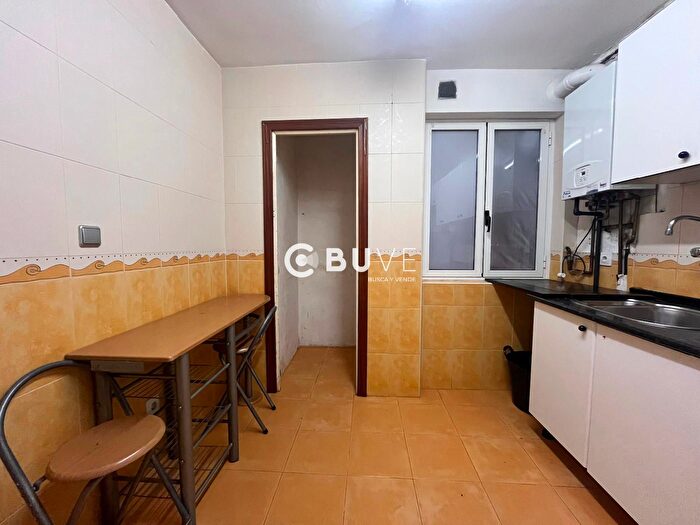 Casas en venta y pisos alquiler - 3