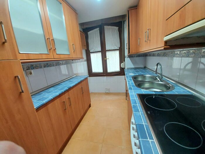 Casas en venta y pisos alquiler - 3