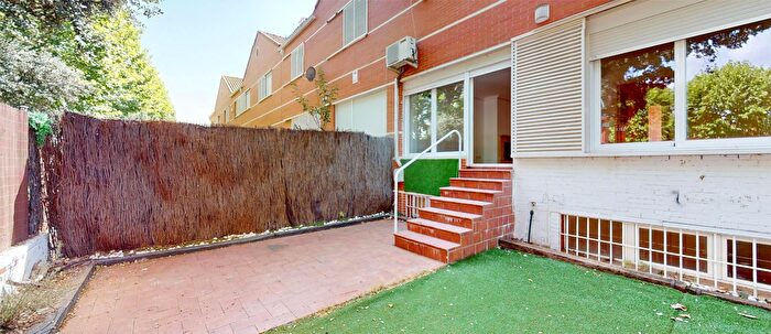Casas en venta y pisos alquiler - 1