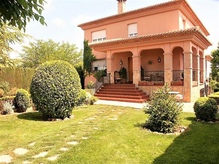 Casa en venta en Cúllar Vega, Granada de 5 habitaciones