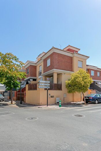 Casas en venta y pisos alquiler - 1