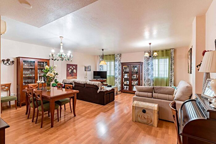 Casas en venta y pisos alquiler - 1
