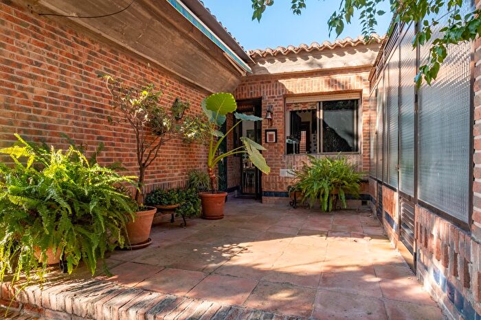 Casas en venta y pisos alquiler - 3