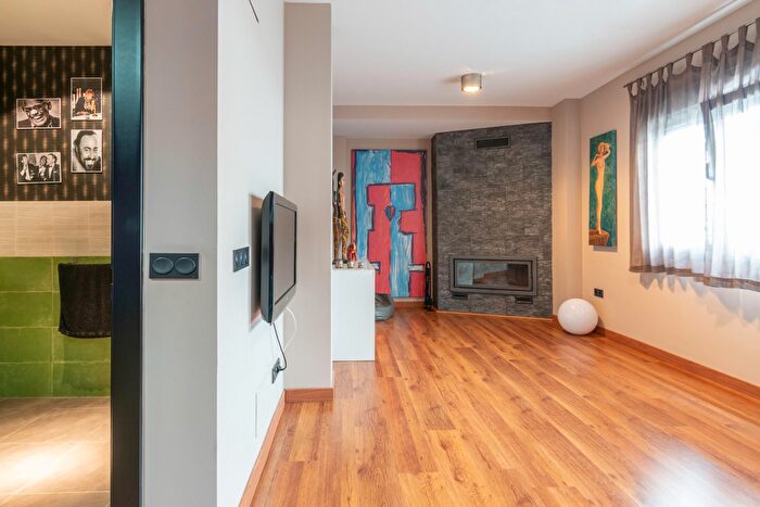 Casas en venta y pisos alquiler - 3